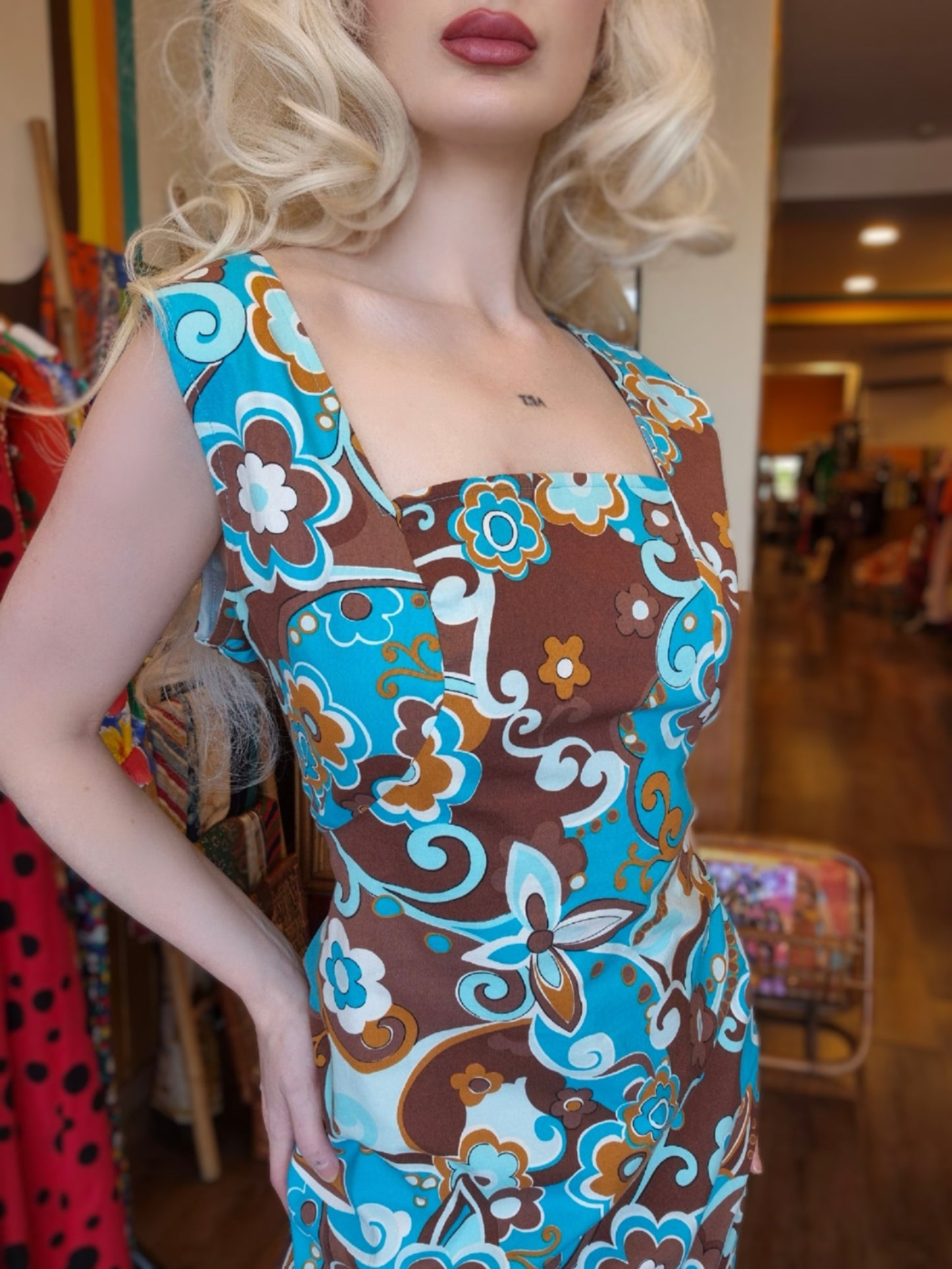 Vintage Late 60s/Early 70s Brown & Blue Floral Mod Dress – Retro Psychedelic Mini | Square Neck Sleeveless Shift Dress