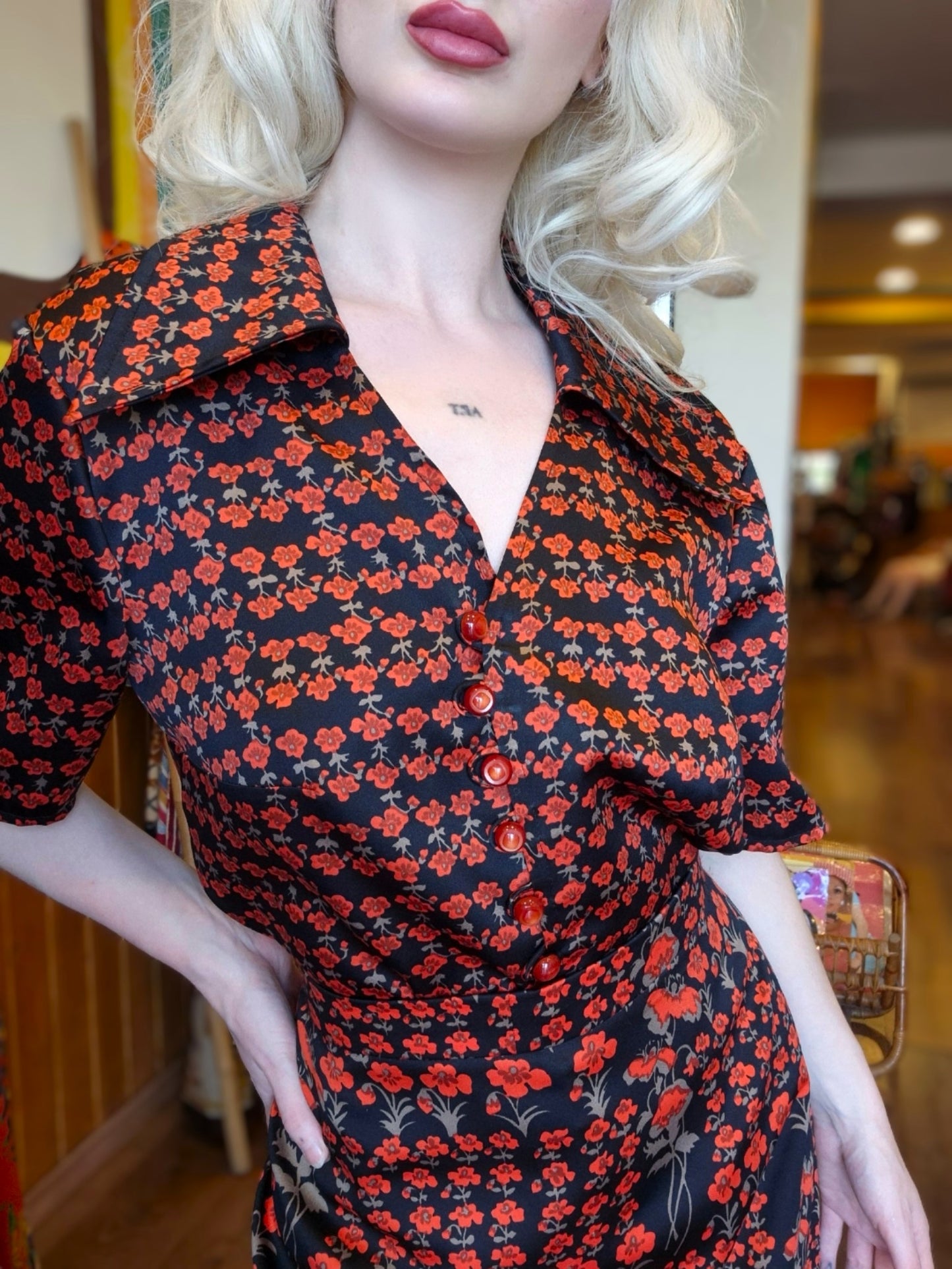 Vintage 70s Floral Two-Piece Set – Retro Blouse & Skirt Co-ord | Red & Black Pattern | Women's Vintage Outfit