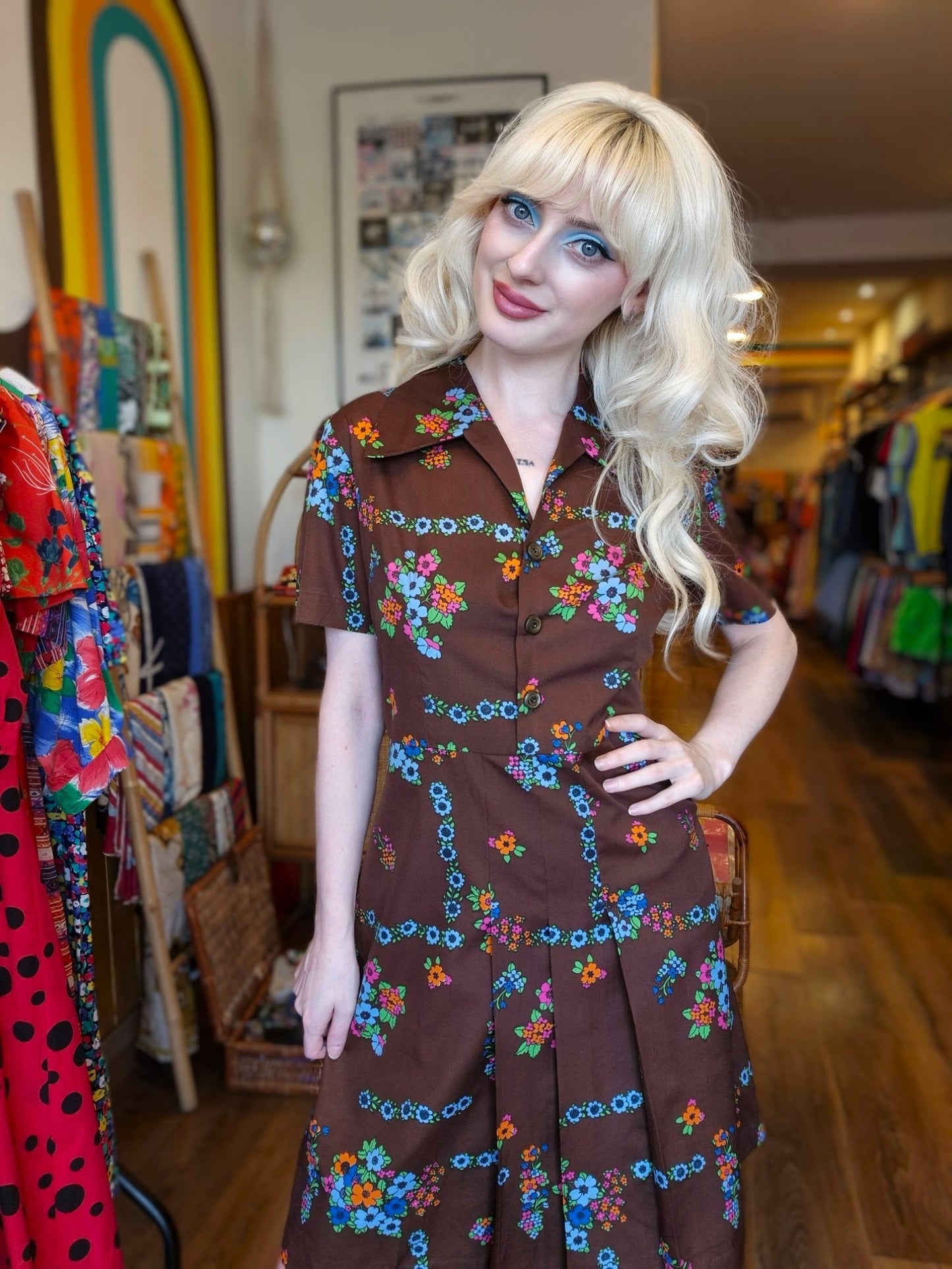 Vintage 70s Brown Floral Shirt Dress – Retro Pleated Mini Dress | Button-Up Short Sleeve | Festival & Everyday Style