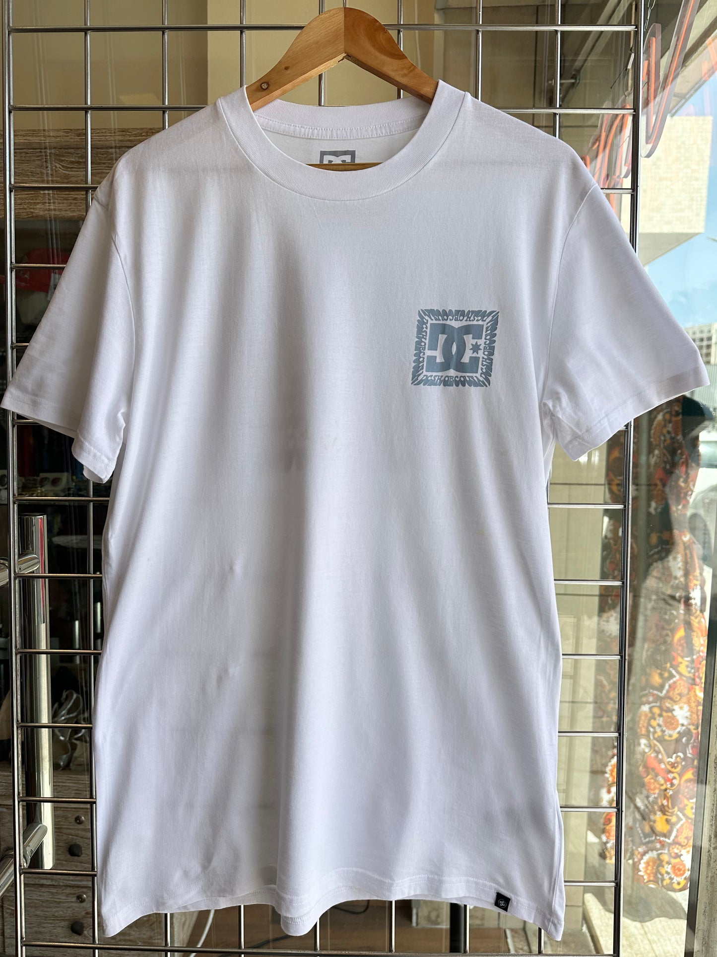 Vintage DC Shoes White Logo T-Shirt